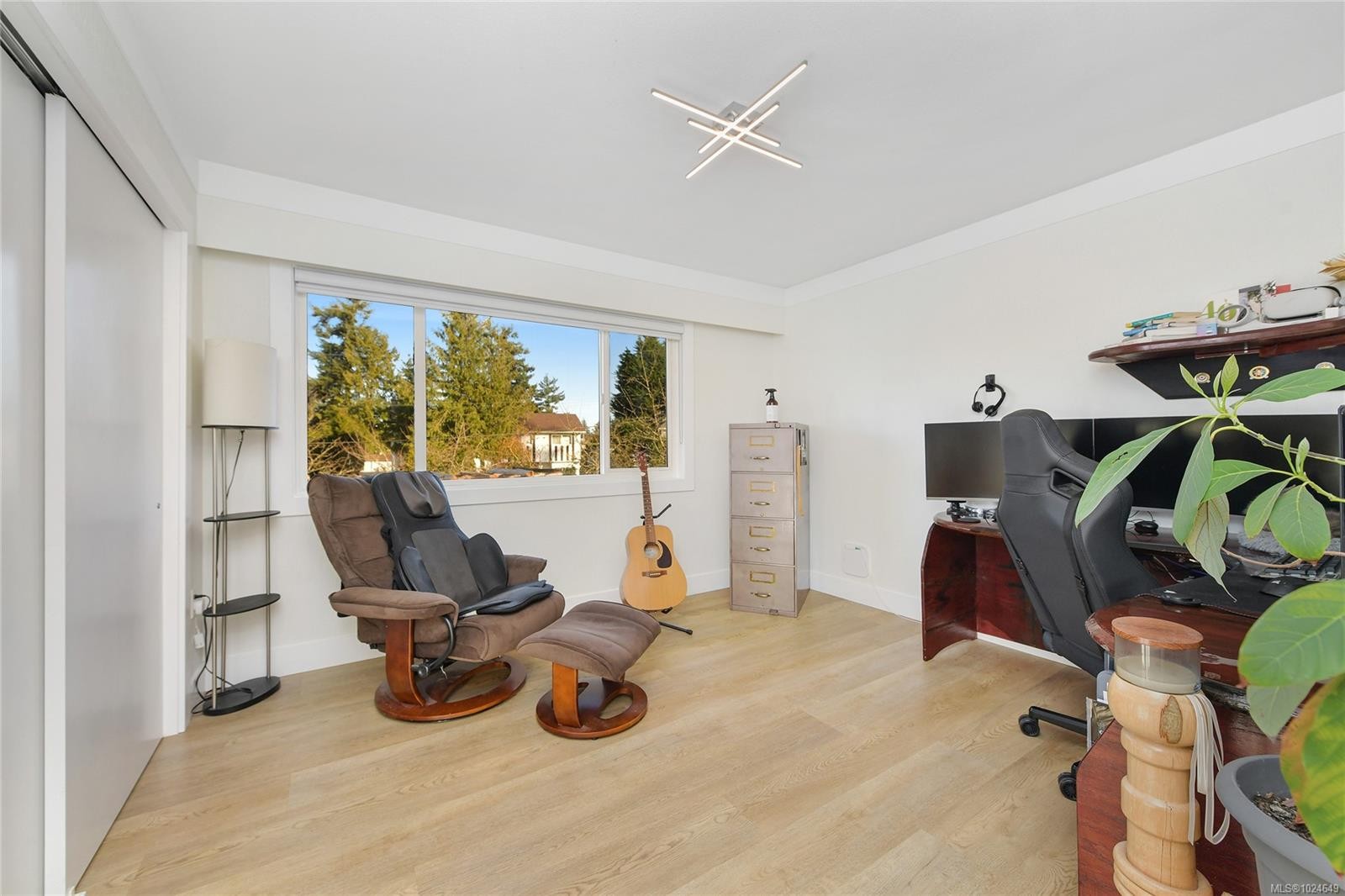 2048 Courser Dr, Sidney, BC