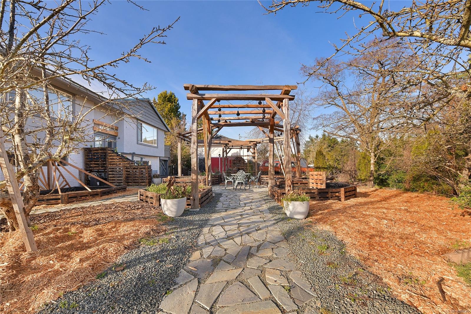 2048 Courser Dr, Sidney, BC