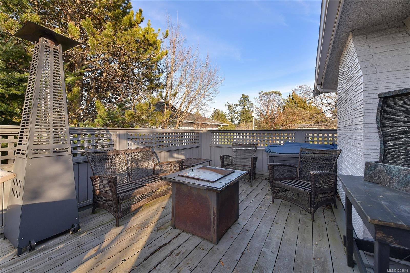 2048 Courser Dr, Sidney, BC