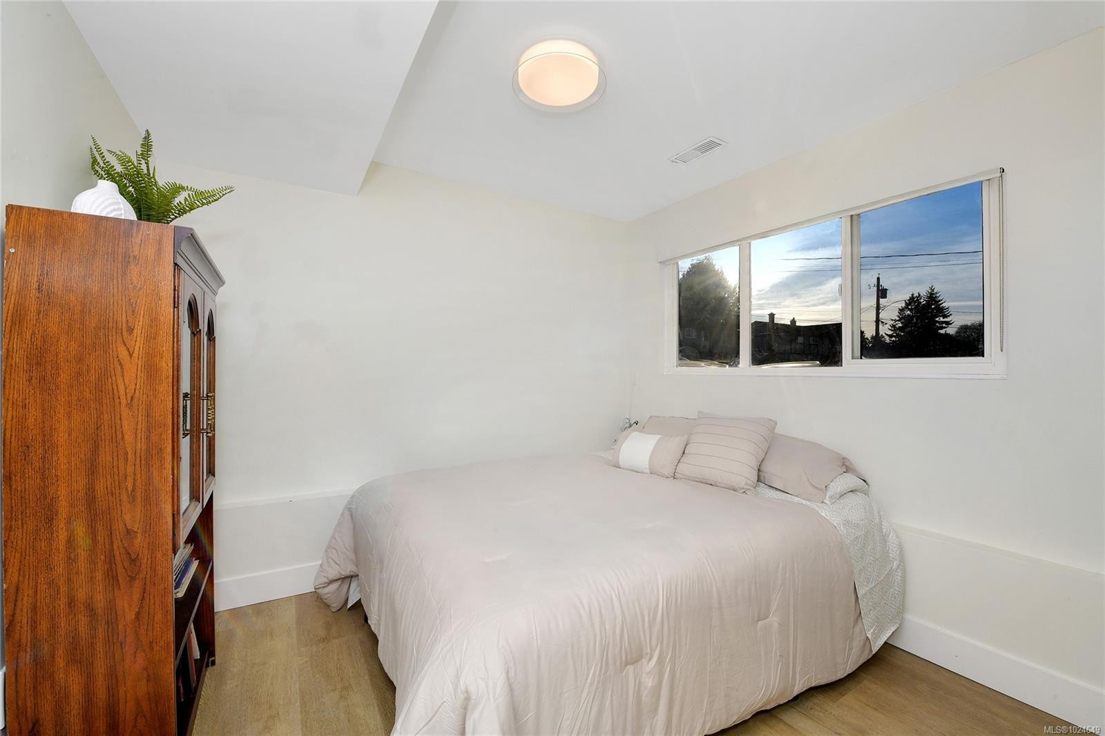 2048 Courser Dr, Sidney, BC