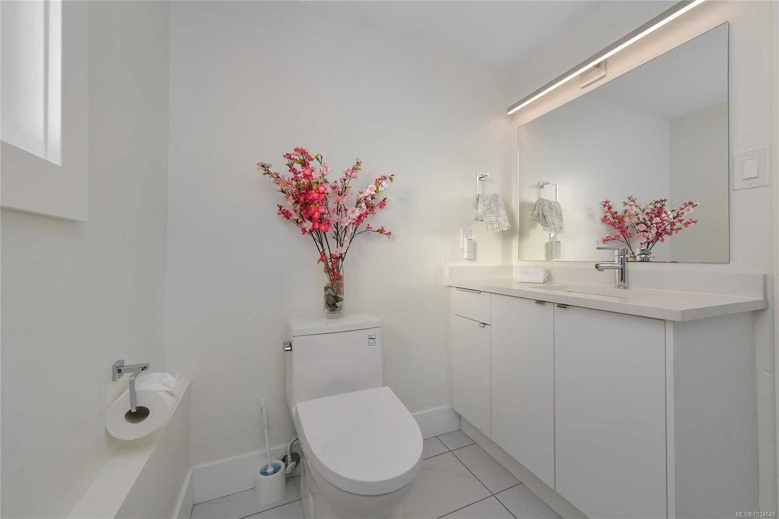 2048 Courser Dr, Sidney, BC