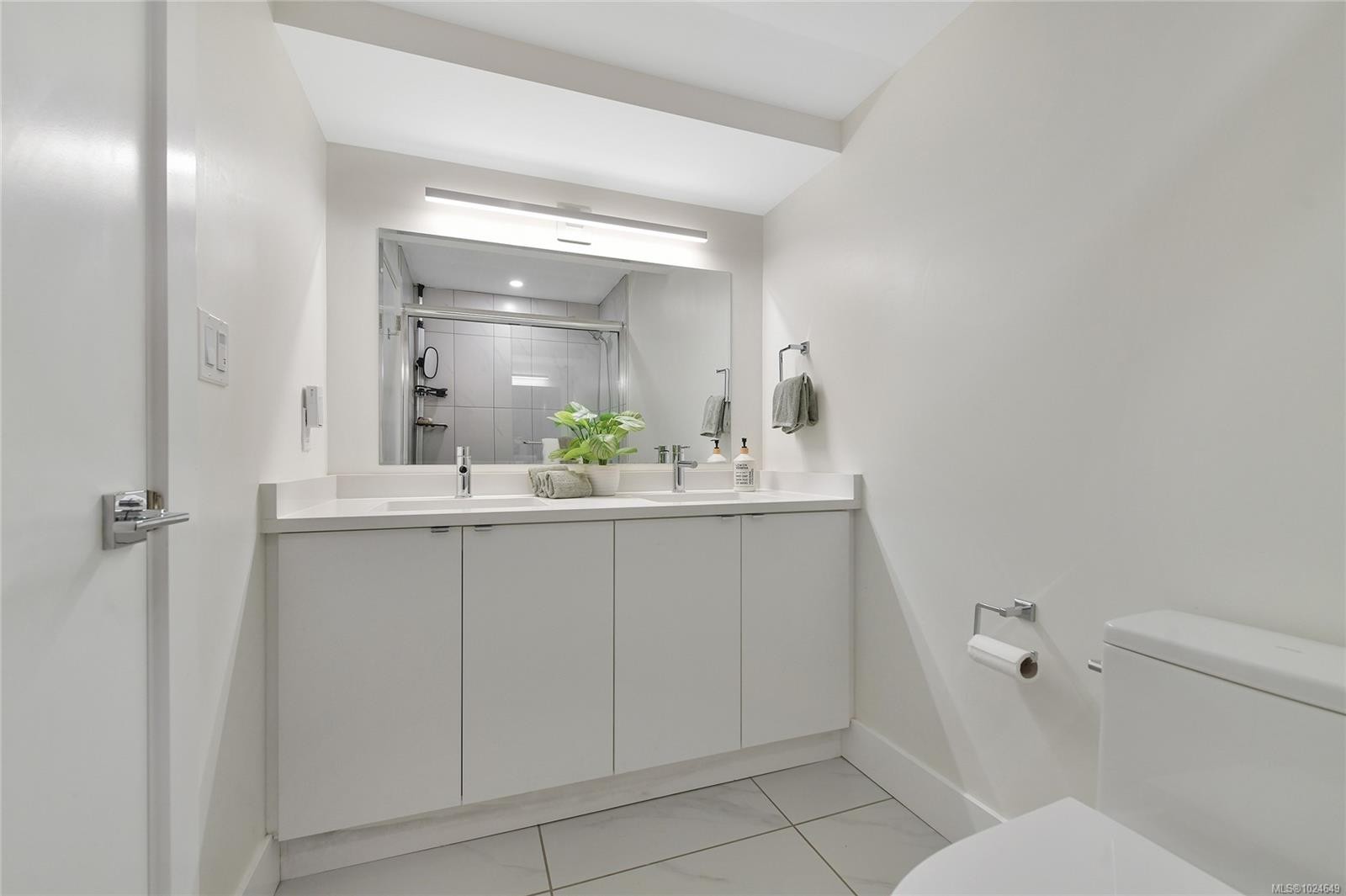 2048 Courser Dr, Sidney, BC