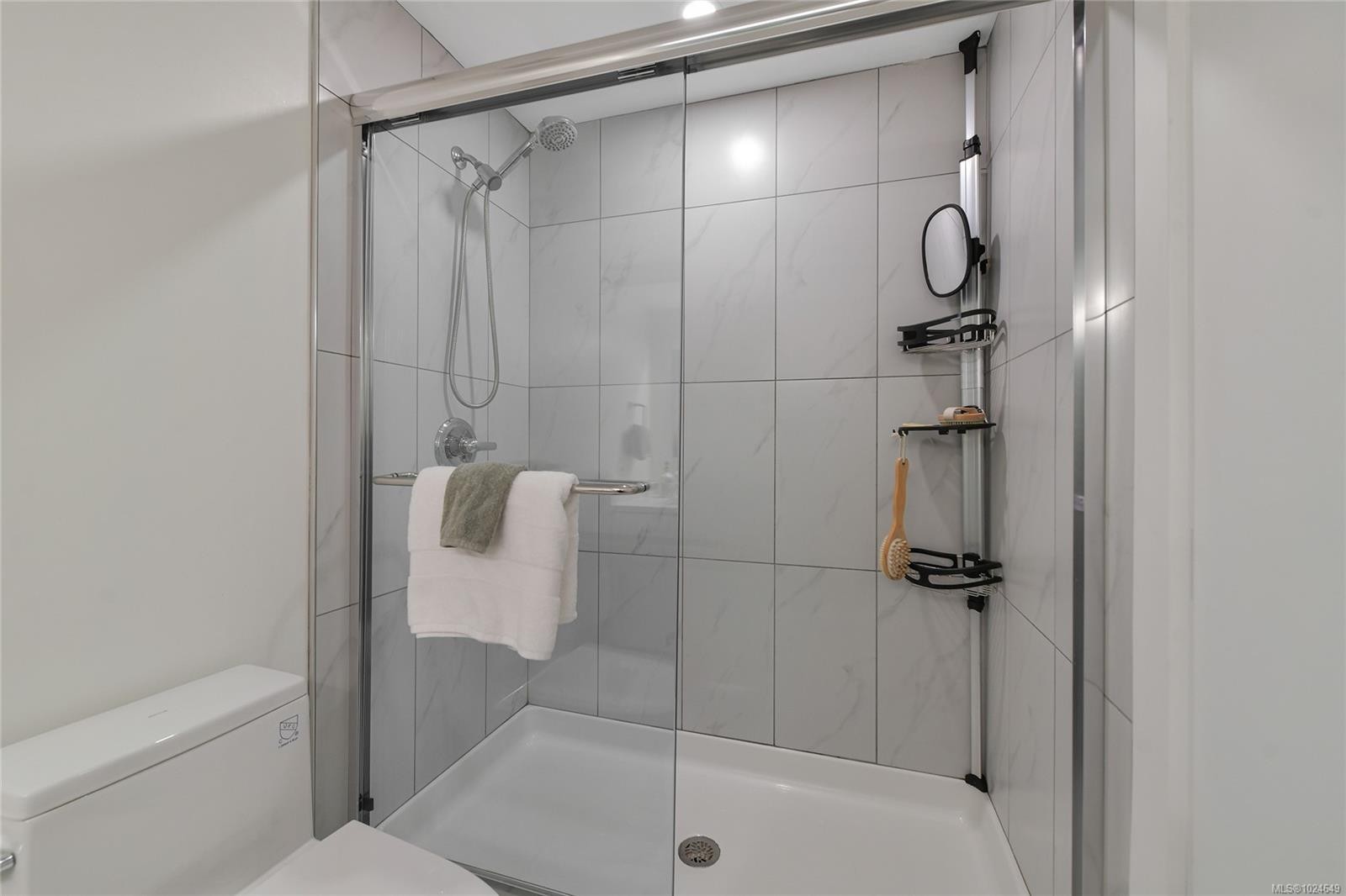 2048 Courser Dr, Sidney, BC