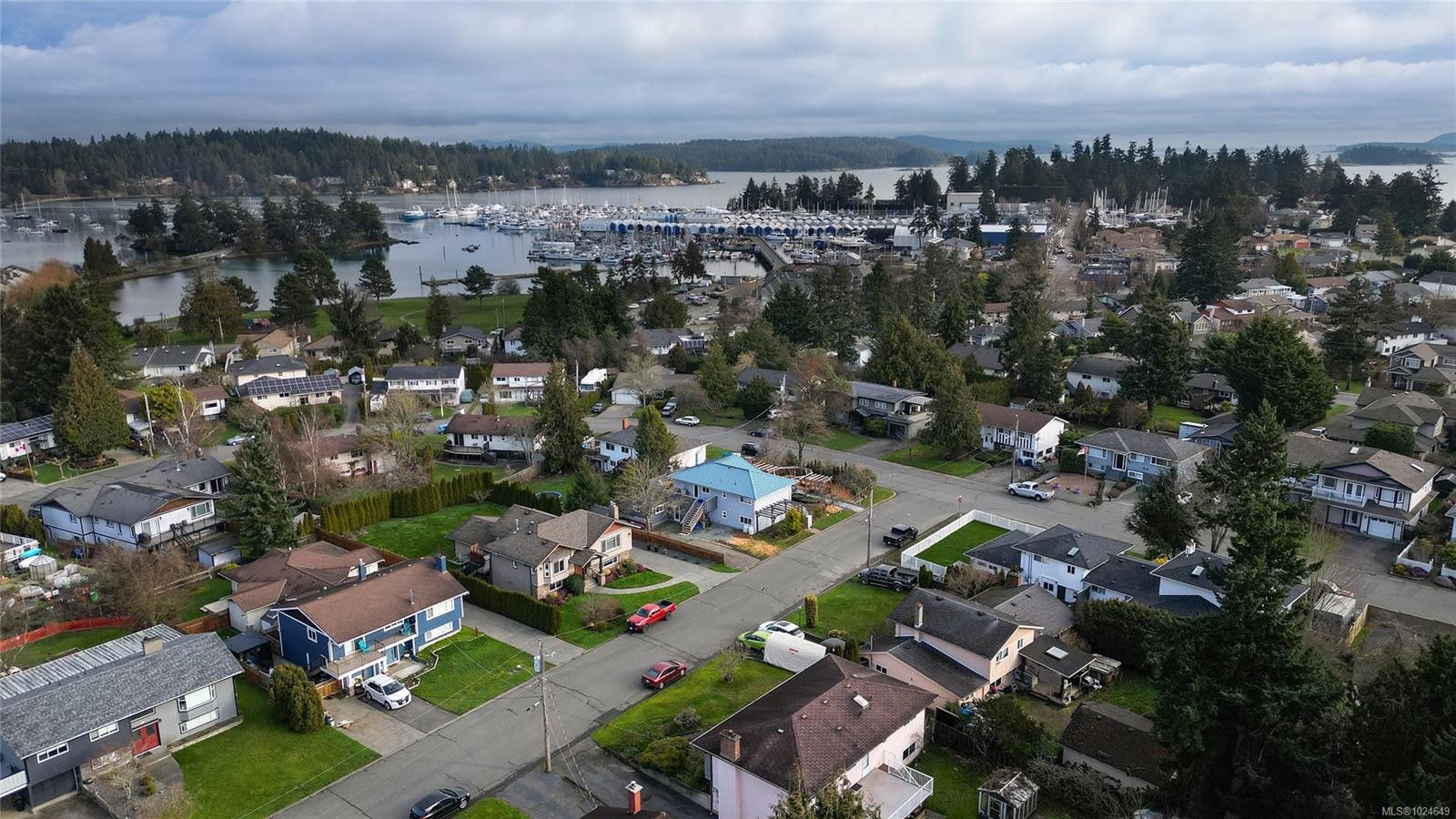 2048 Courser Dr, Sidney, BC