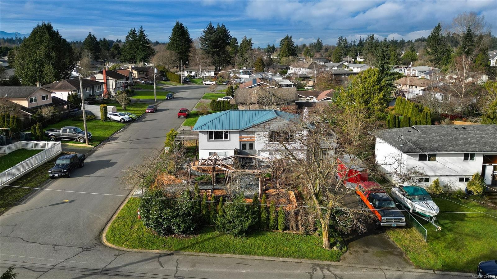 2048 Courser Dr, Sidney, BC