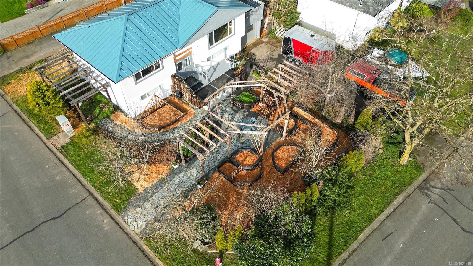 2048 Courser Dr, Sidney, BC