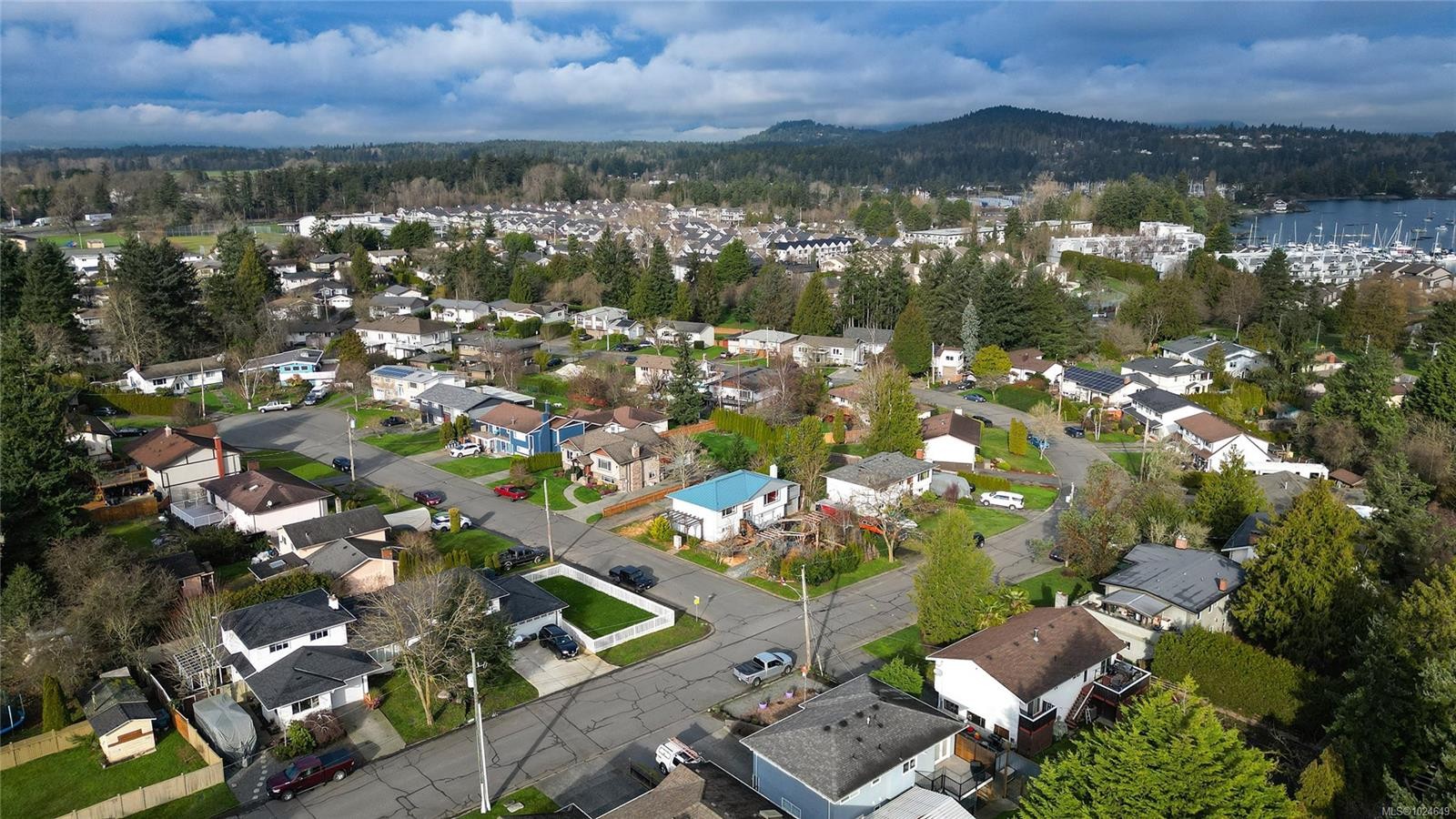 2048 Courser Dr, Sidney, BC