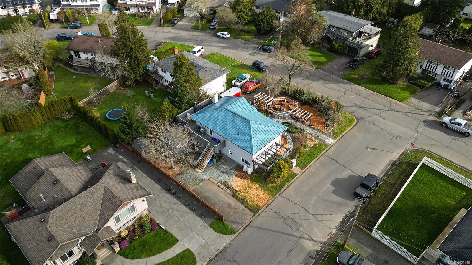 2048 Courser Dr, Sidney, BC