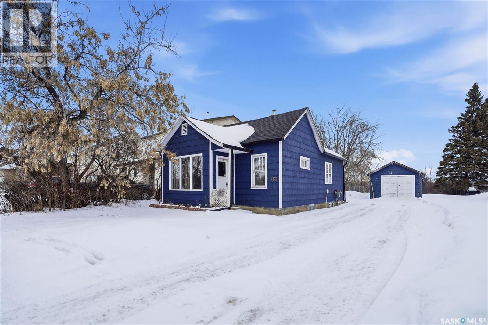 450 River Street E, Prince Albert, SK - Outdoor