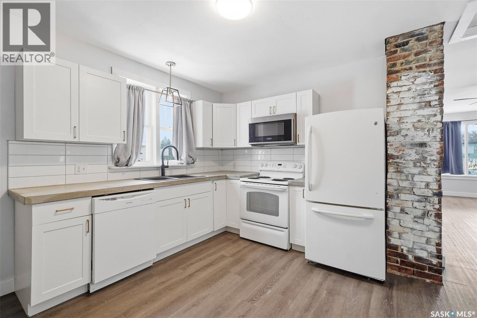 450 River Street E, Prince Albert, SK - Indoor Photo Showing Kitchen