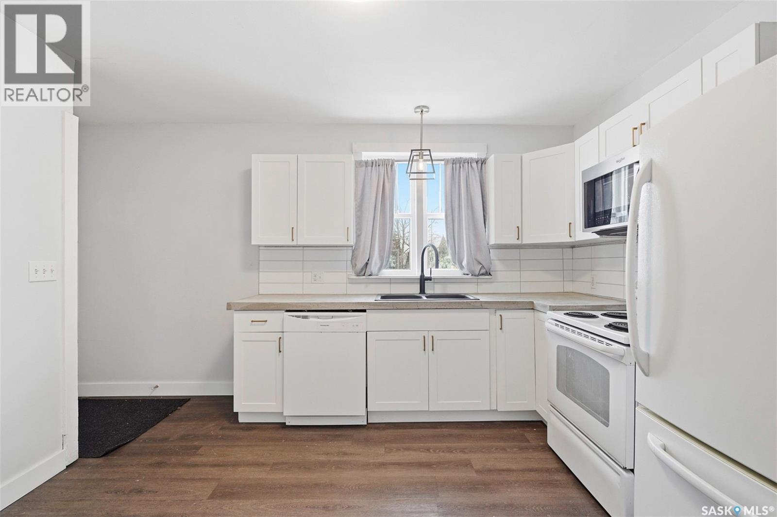 450 River Street E, Prince Albert, SK - Indoor Photo Showing Kitchen With Double Sink