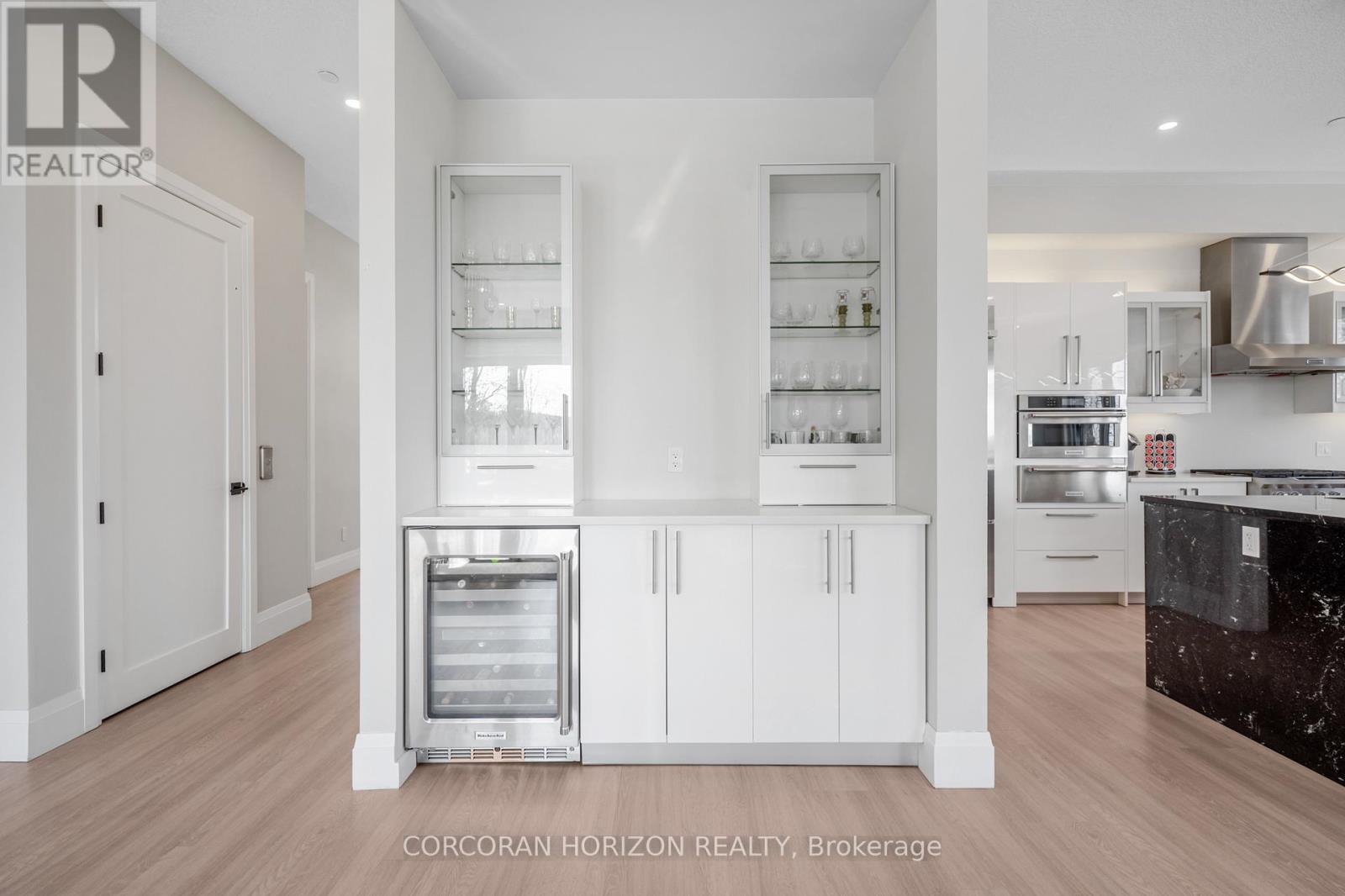 111 Grand Ridge Drive, Cambridge, ON - Indoor Photo Showing Kitchen