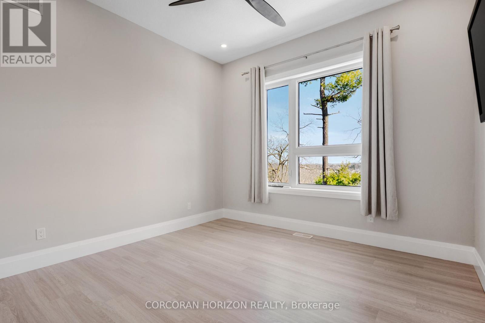 111 Grand Ridge Drive, Cambridge, ON - Indoor Photo Showing Other Room