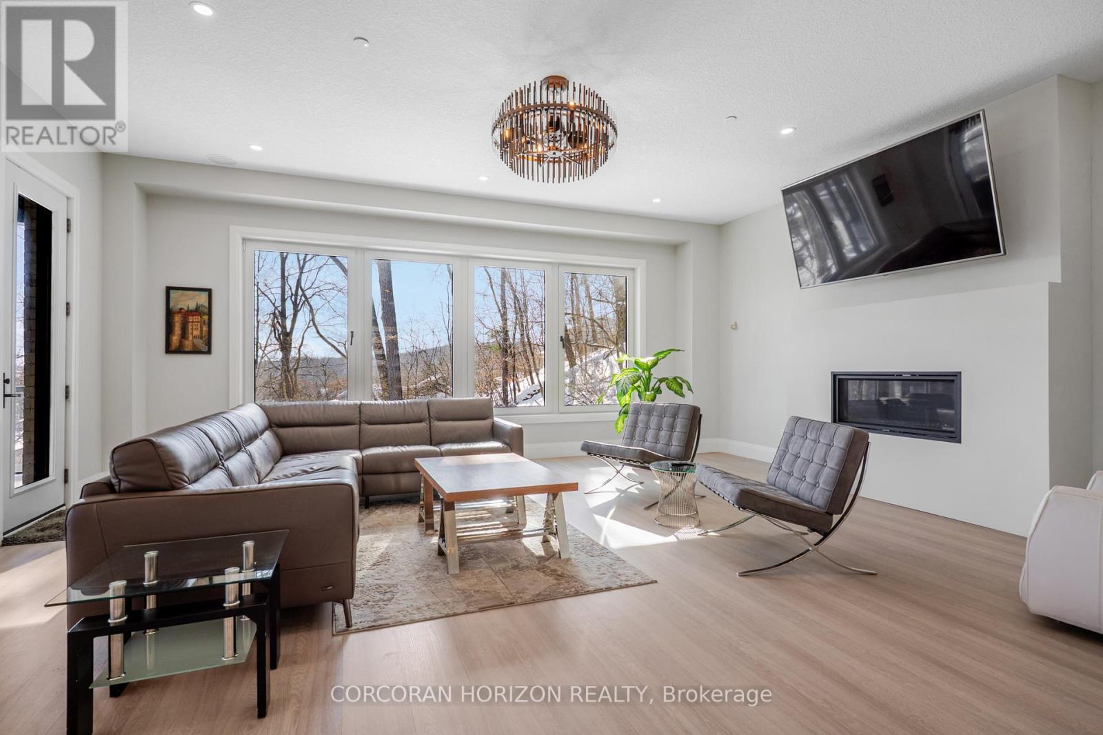 111 Grand Ridge Drive, Cambridge, ON - Indoor Photo Showing Living Room