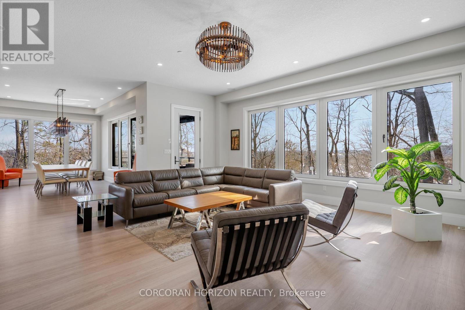 111 Grand Ridge Drive, Cambridge, ON - Indoor Photo Showing Living Room