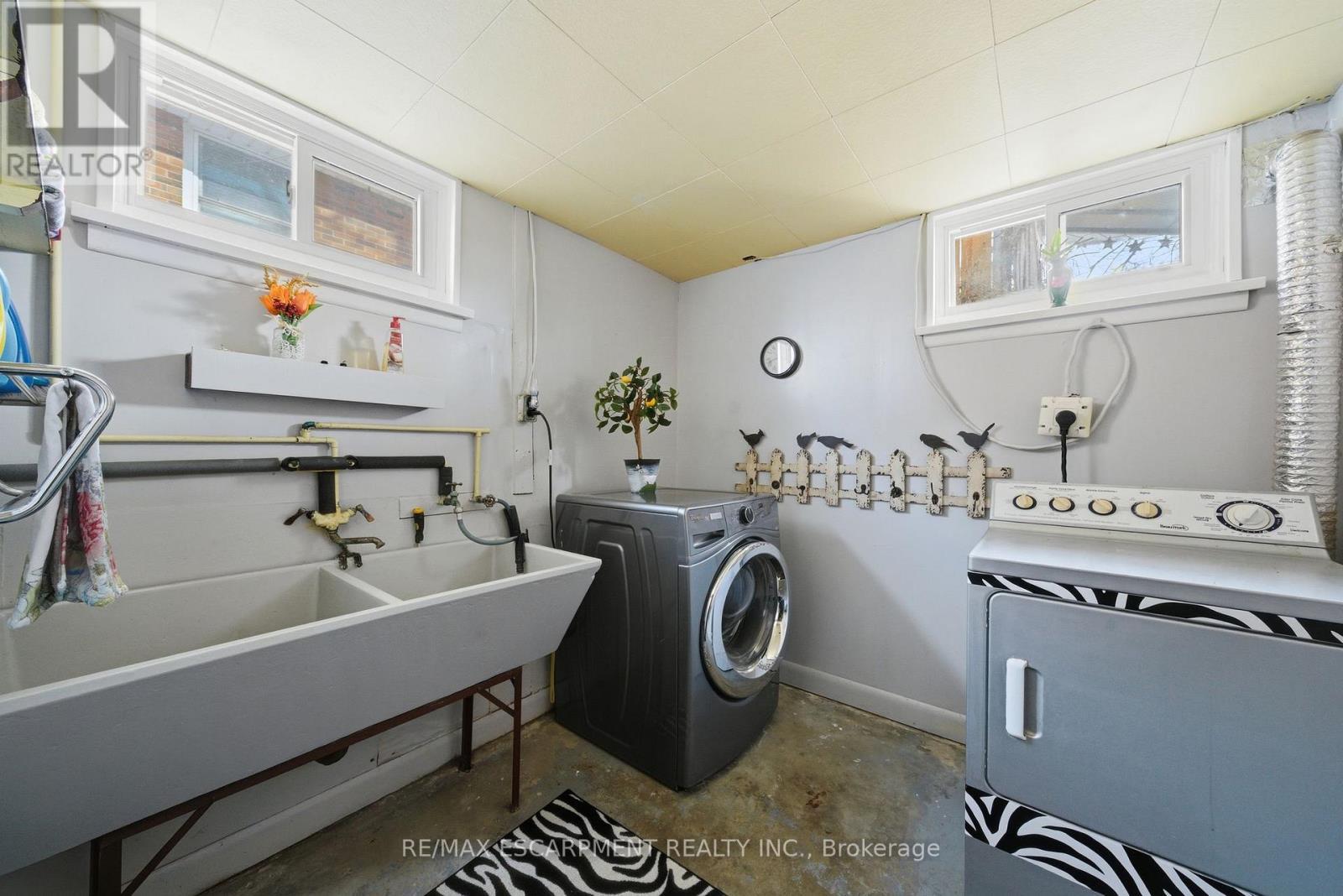 763 Upper Ottawa Street, Hamilton, ON - Indoor Photo Showing Laundry Room