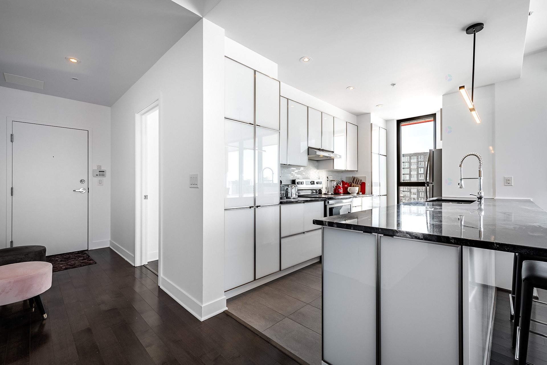 Kitchen - 802-4293 Rue Jean-Talon O., Montréal (Côte-Des-Neiges/Notre-Dame-De-Grâce), QC - Indoor Photo Showing Kitchen With Upgraded Kitchen