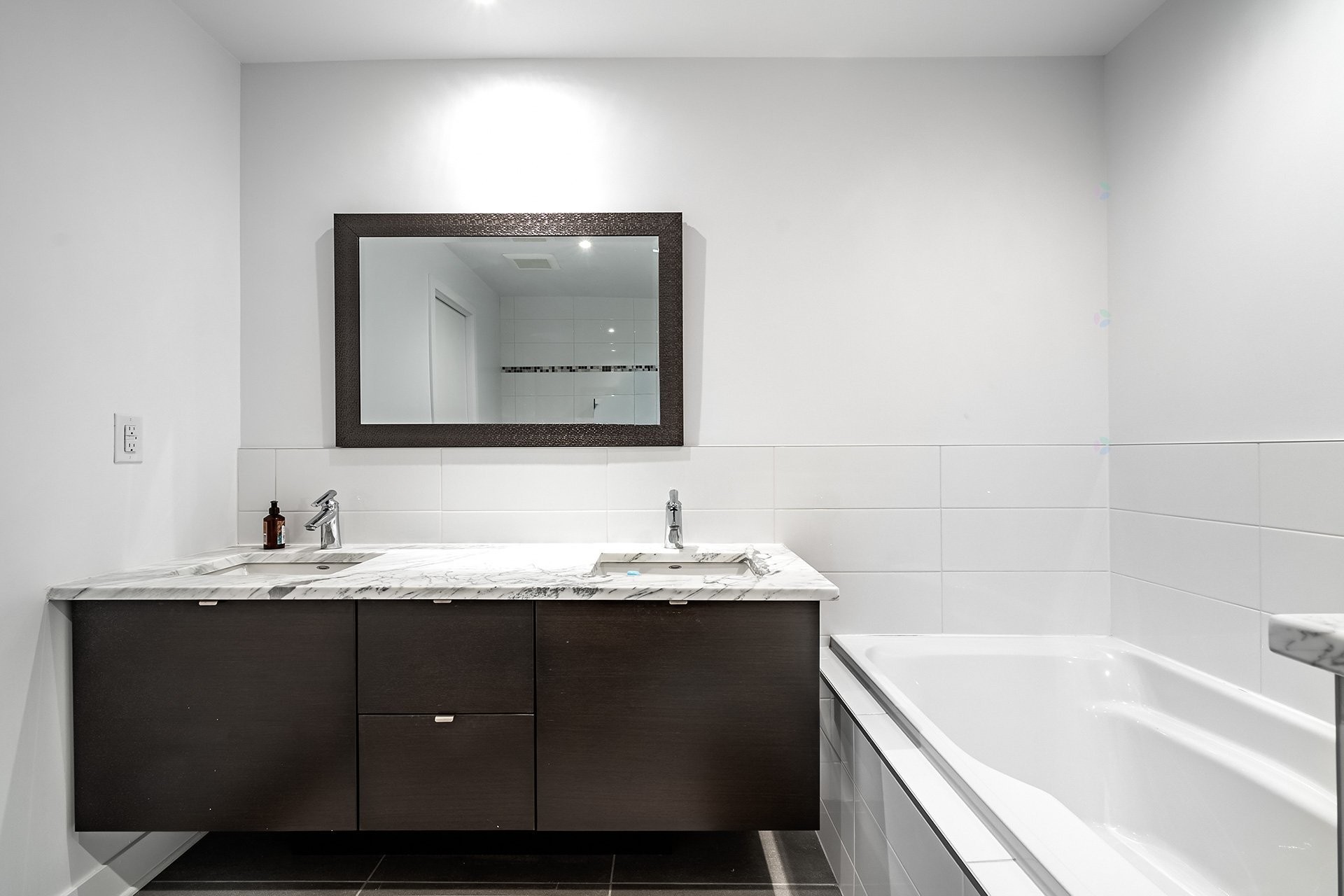 Master Bathroom - 802-4293 Rue Jean-Talon O., Montréal (Côte-Des-Neiges/Notre-Dame-De-Grâce), QC - Indoor Photo Showing Bathroom