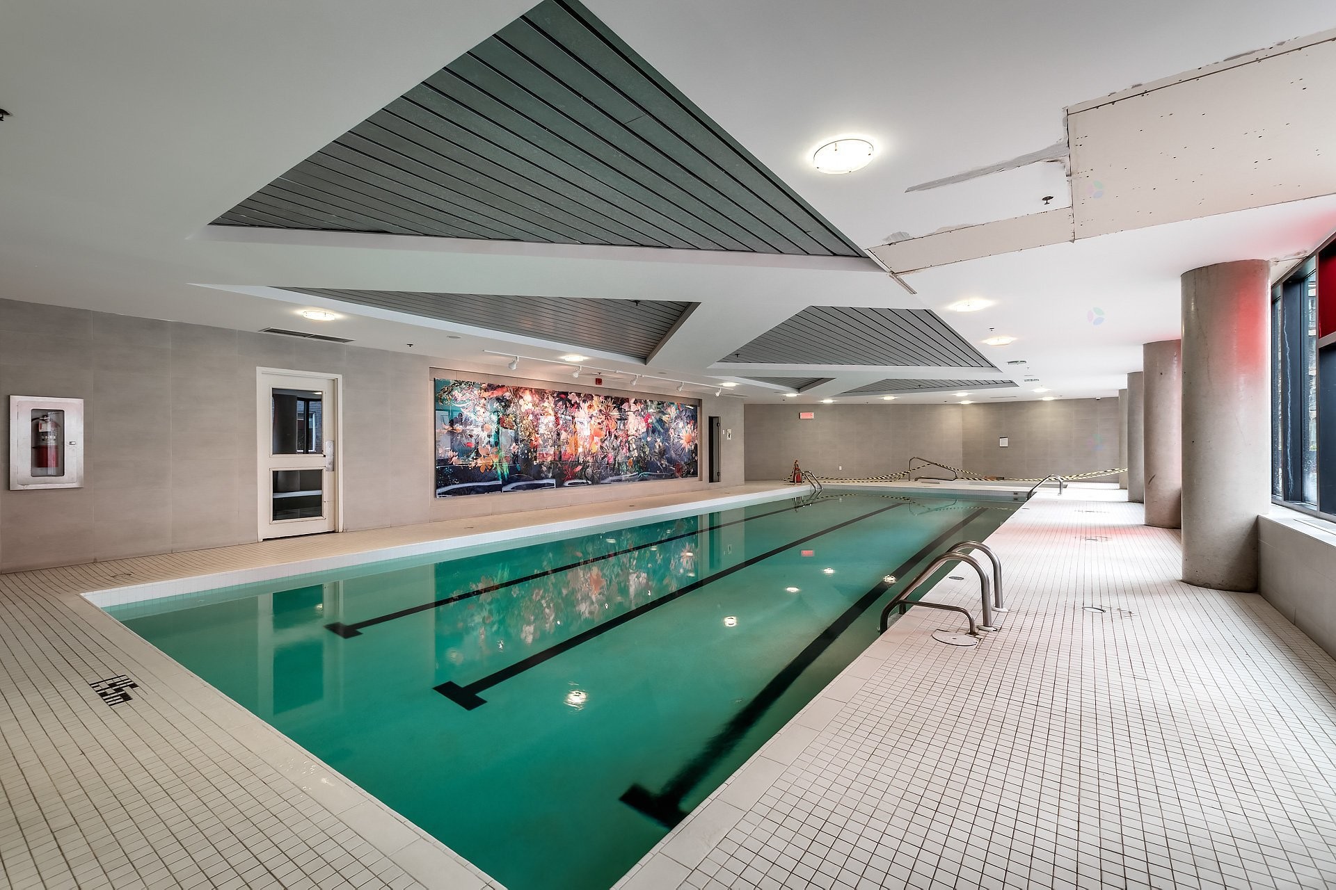 Pool - 802-4293 Rue Jean-Talon O., Montréal (Côte-Des-Neiges/Notre-Dame-De-Grâce), QC - Indoor Photo Showing Other Room With In Ground Pool