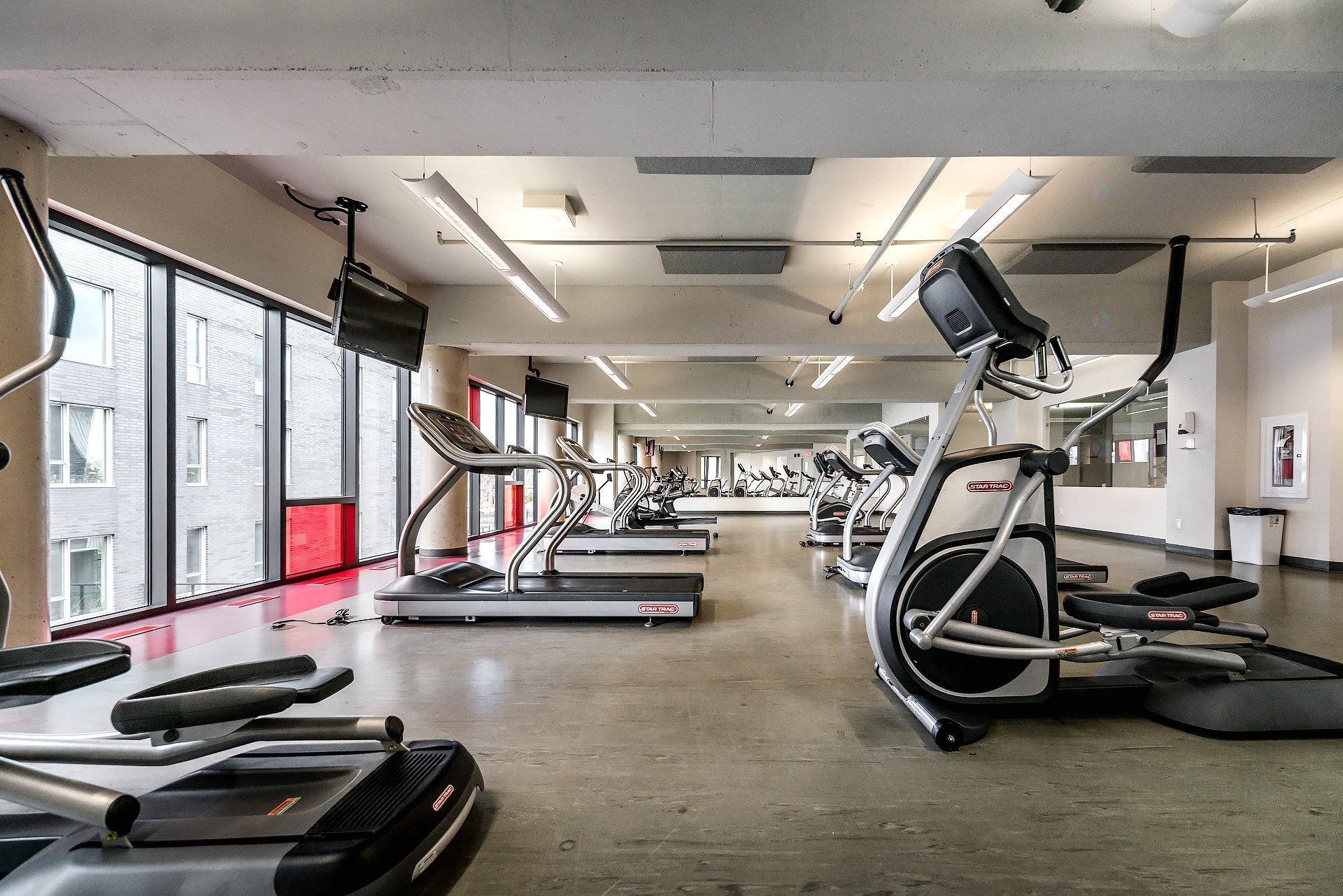 Exercise Room - 802-4293 Rue Jean-Talon O., Montréal (Côte-Des-Neiges/Notre-Dame-De-Grâce), QC - Indoor Photo Showing Gym Room