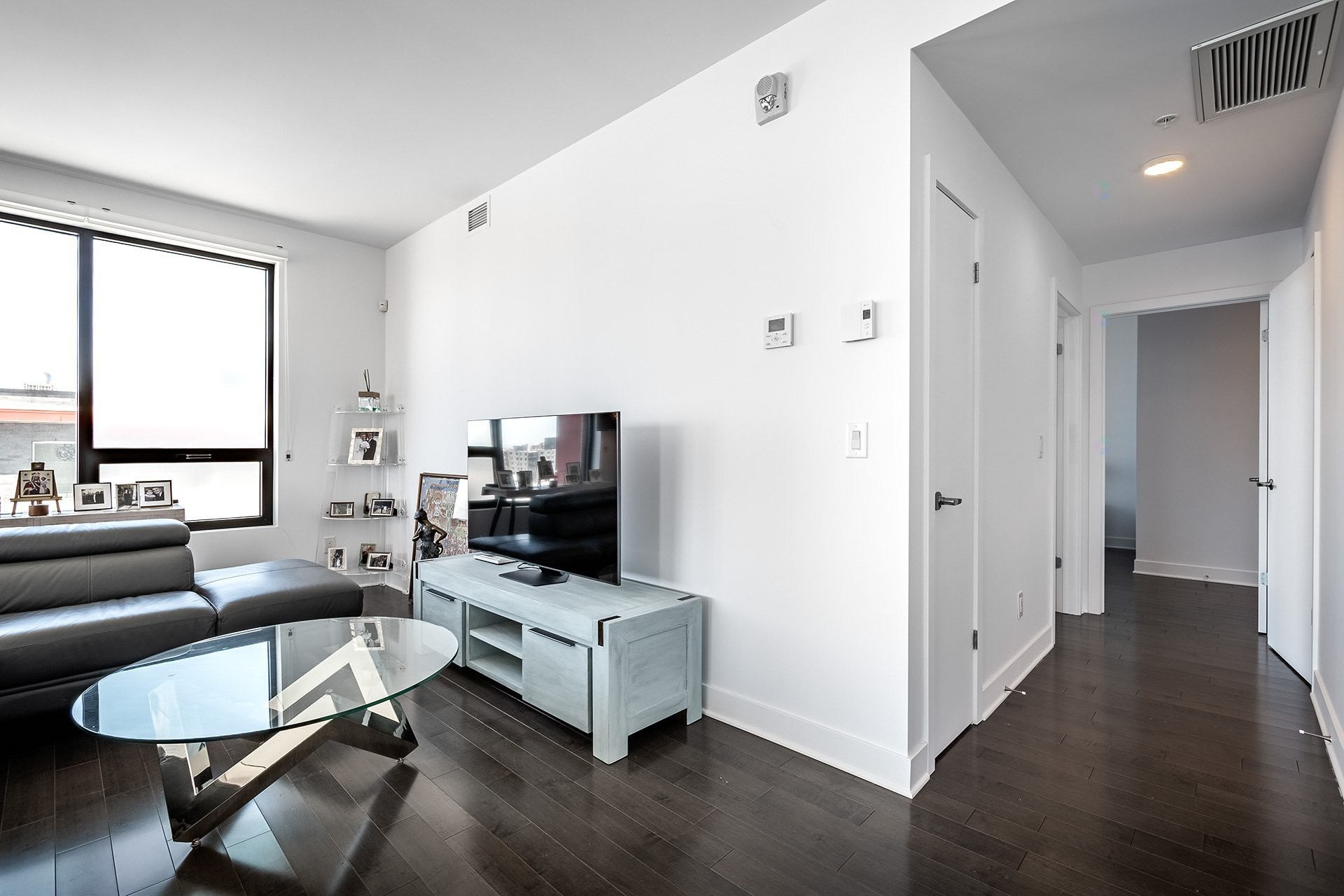 Living Room - 802-4293 Rue Jean-Talon O., Montréal (Côte-Des-Neiges/Notre-Dame-De-Grâce), QC - Indoor Photo Showing Living Room