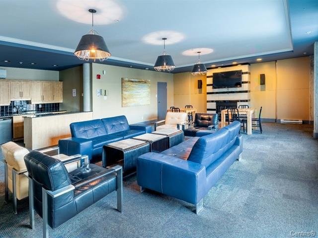 Salle communautaire - 719-1235 Rue Bishop, Montréal (Ville-Marie), QC - Indoor Photo Showing Living Room With Fireplace