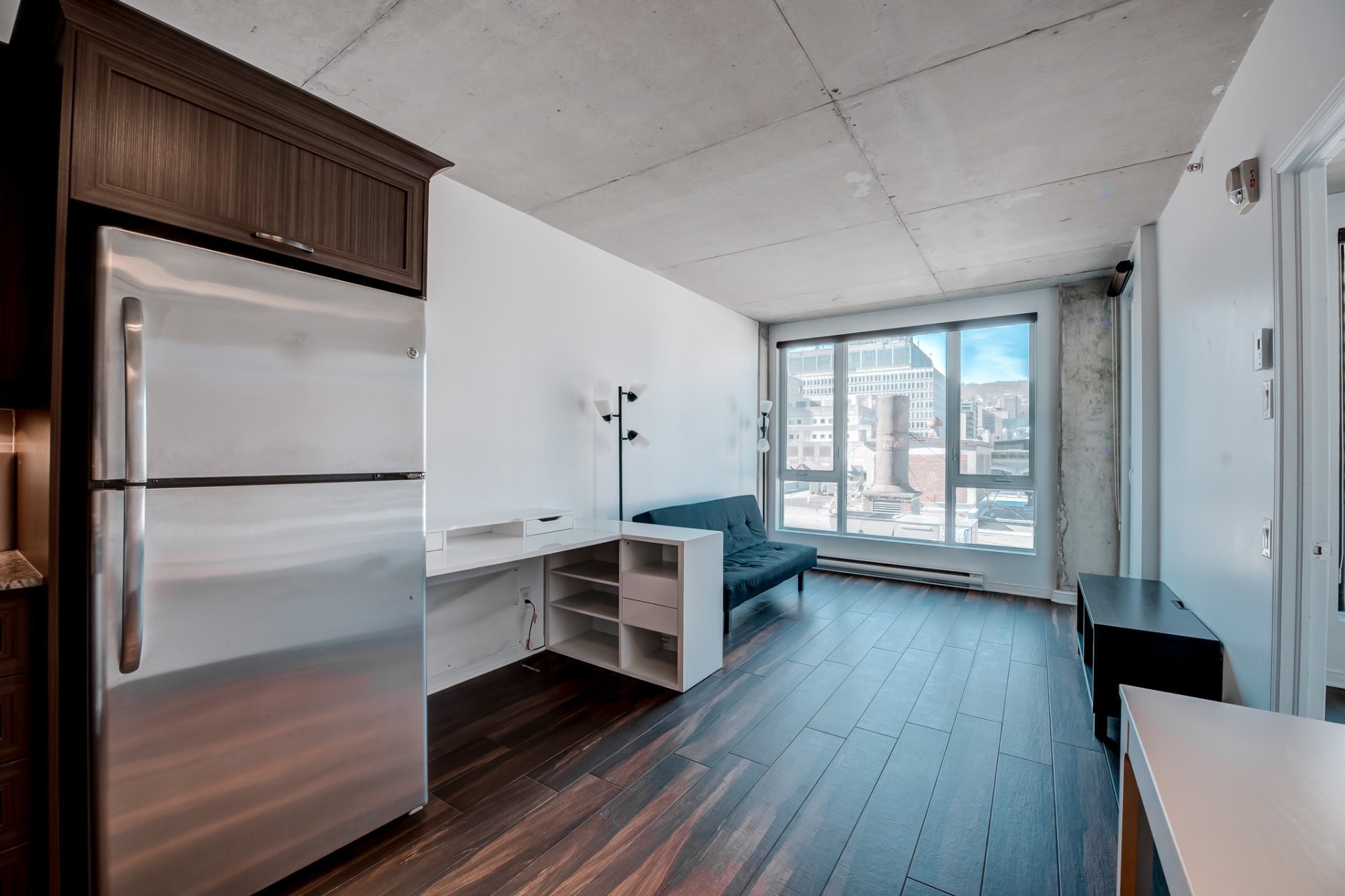 Salon - 719-1235 Rue Bishop, Montréal (Ville-Marie), QC - Indoor