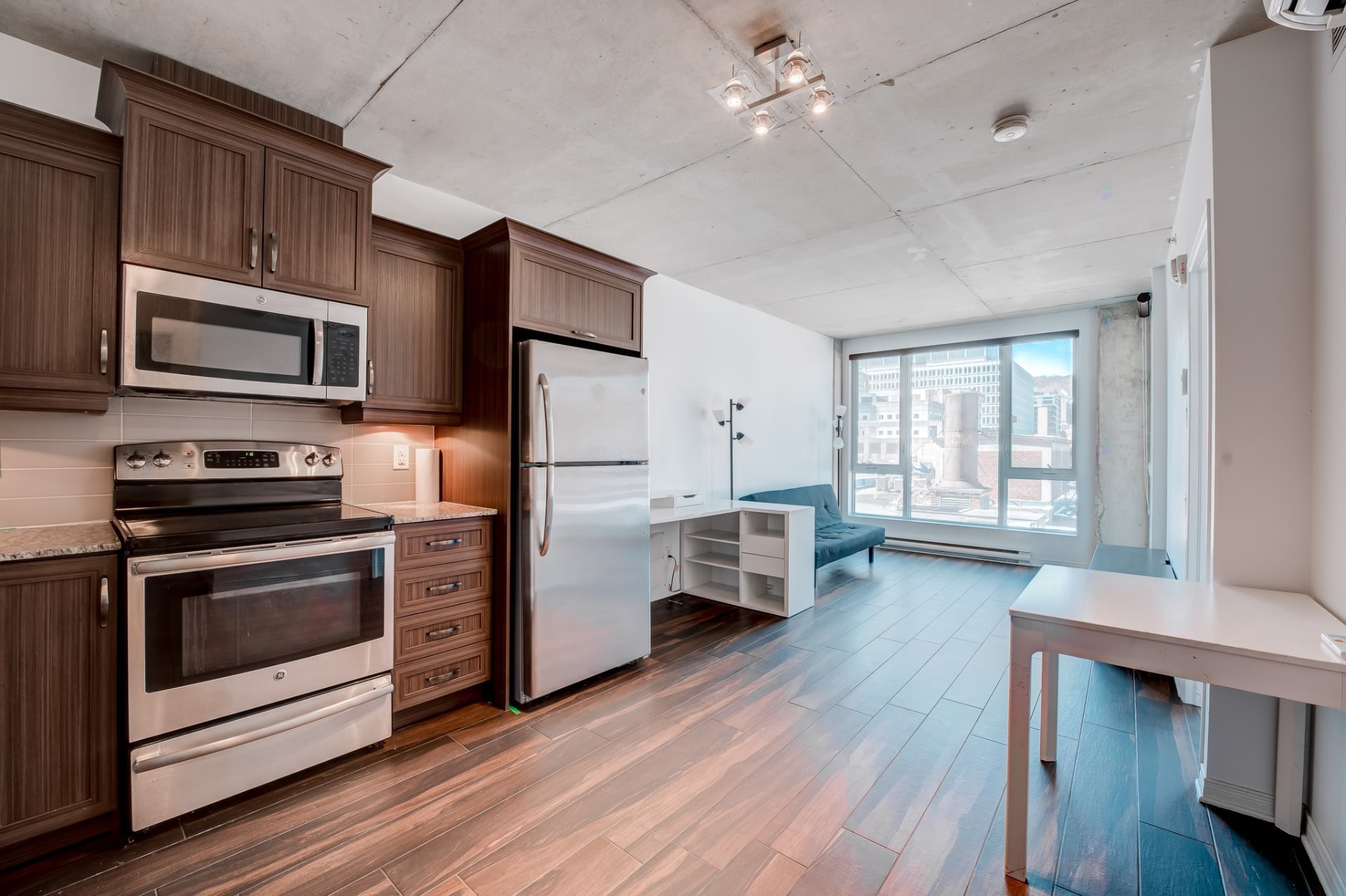 Cuisine - 719-1235 Rue Bishop, Montréal (Ville-Marie), QC - Indoor Photo Showing Kitchen