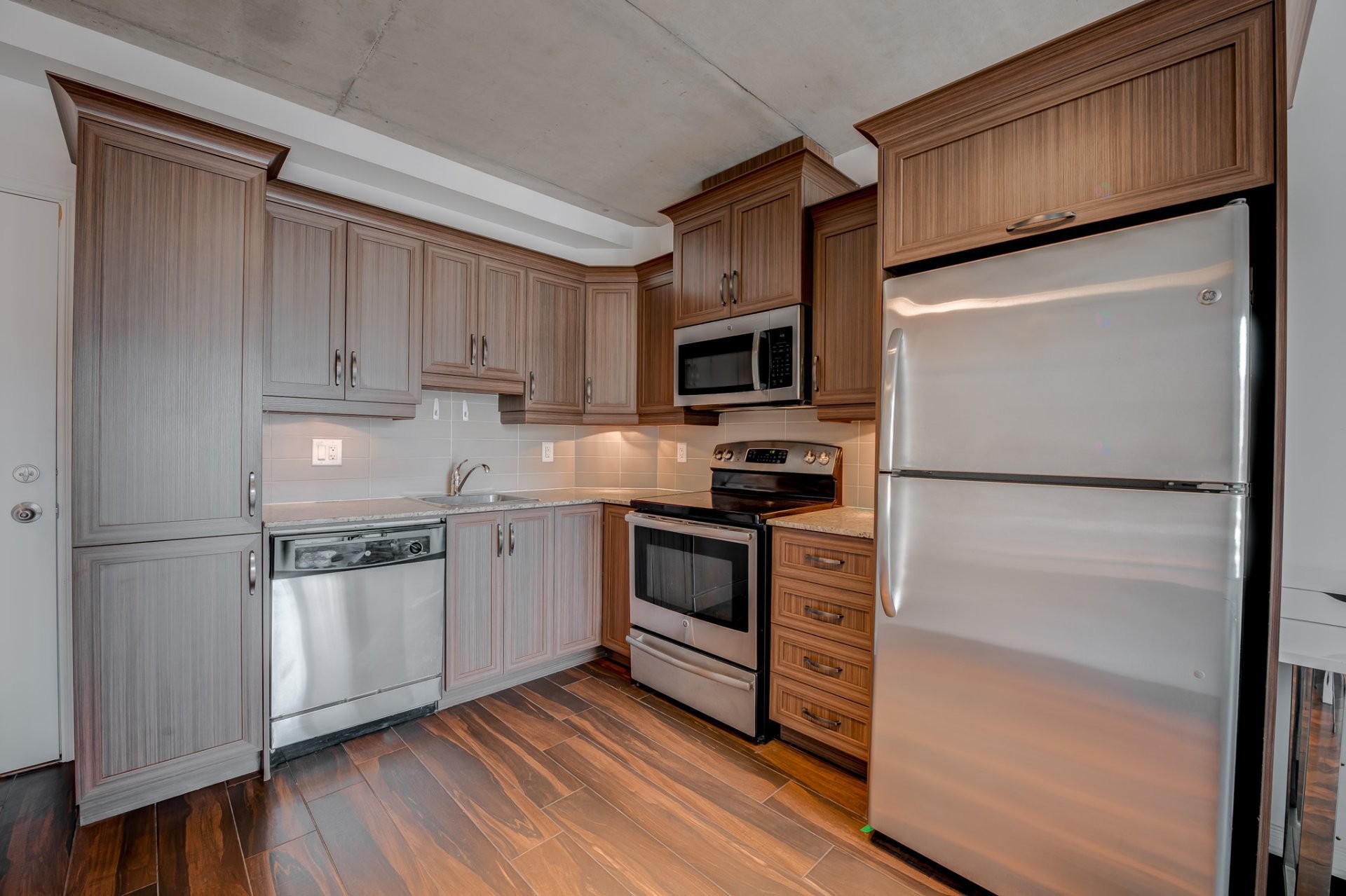 Cuisine - 719-1235 Rue Bishop, Montréal (Ville-Marie), QC - Indoor Photo Showing Kitchen