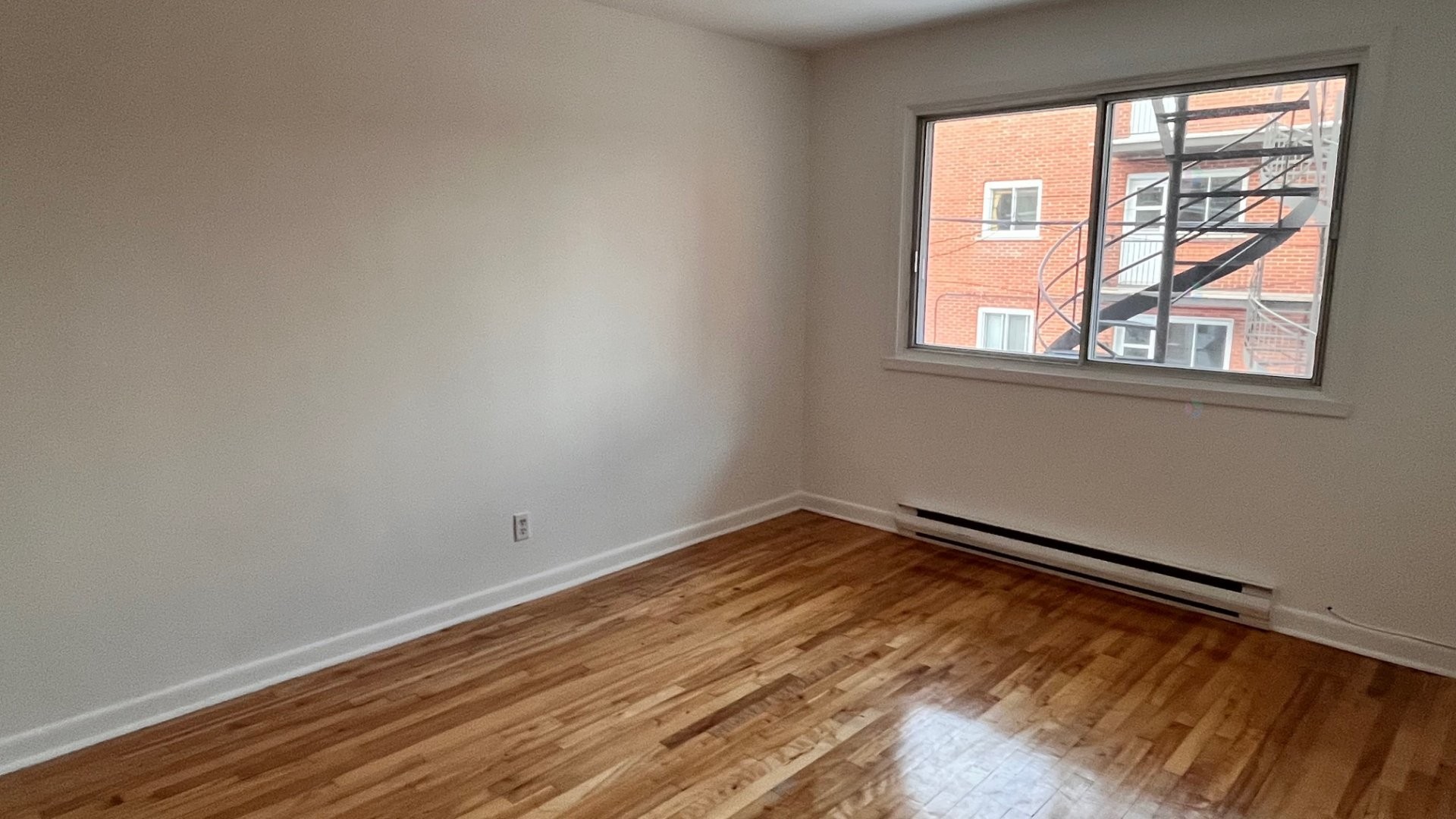 Master Bedroom - 4-5155 10E Avenue, Montréal (Rosemont/La Petite-Patrie), QC - Indoor Photo Showing Other Room
