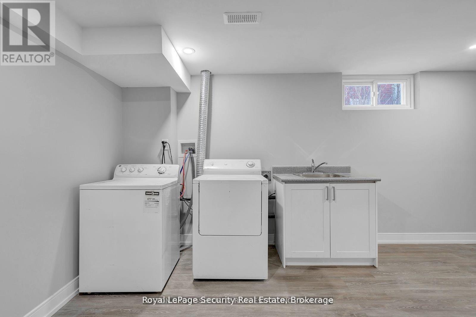 183 Sekura Street, Cambridge, ON - Indoor Photo Showing Laundry Room