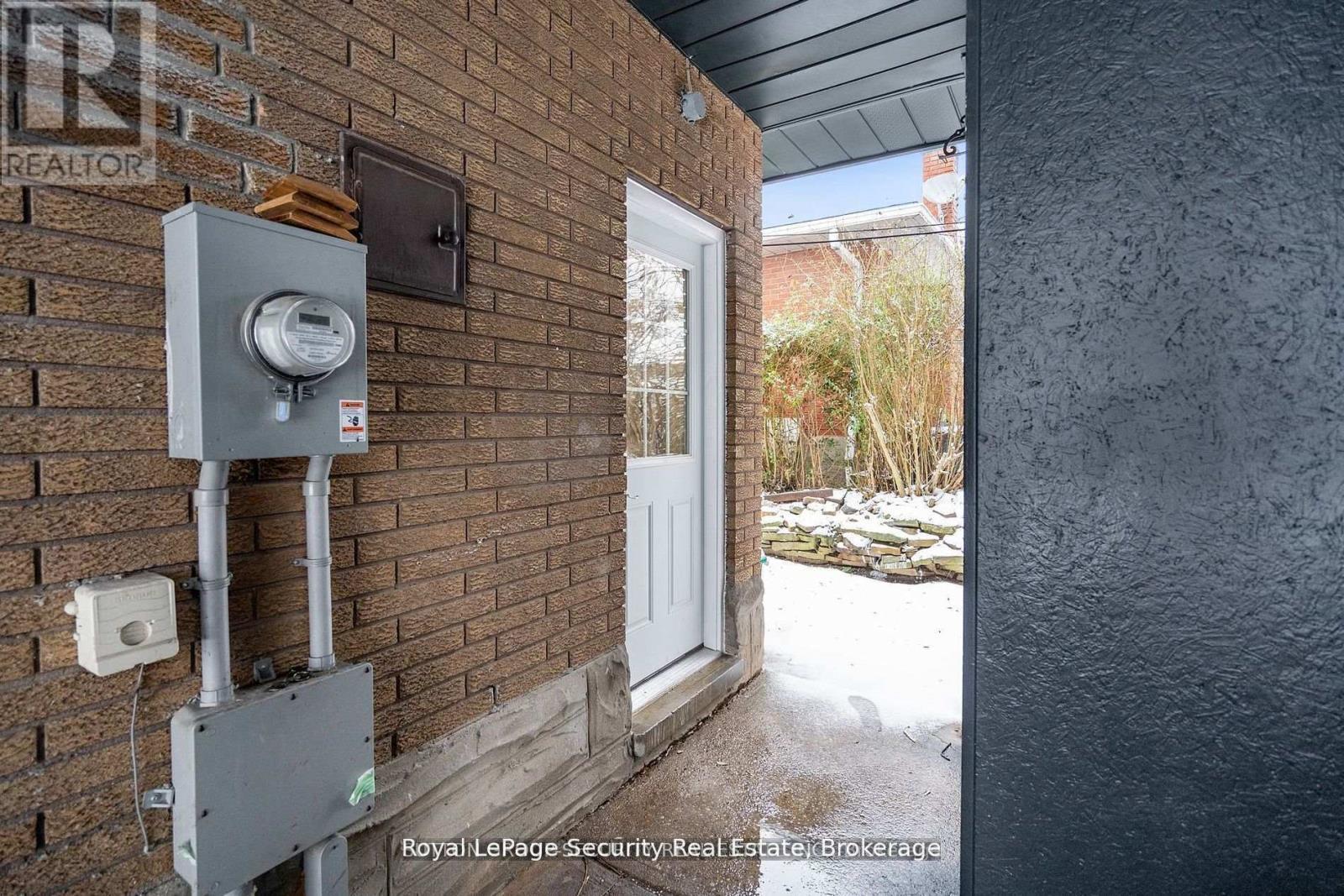 183 Sekura Street, Cambridge, ON - Outdoor