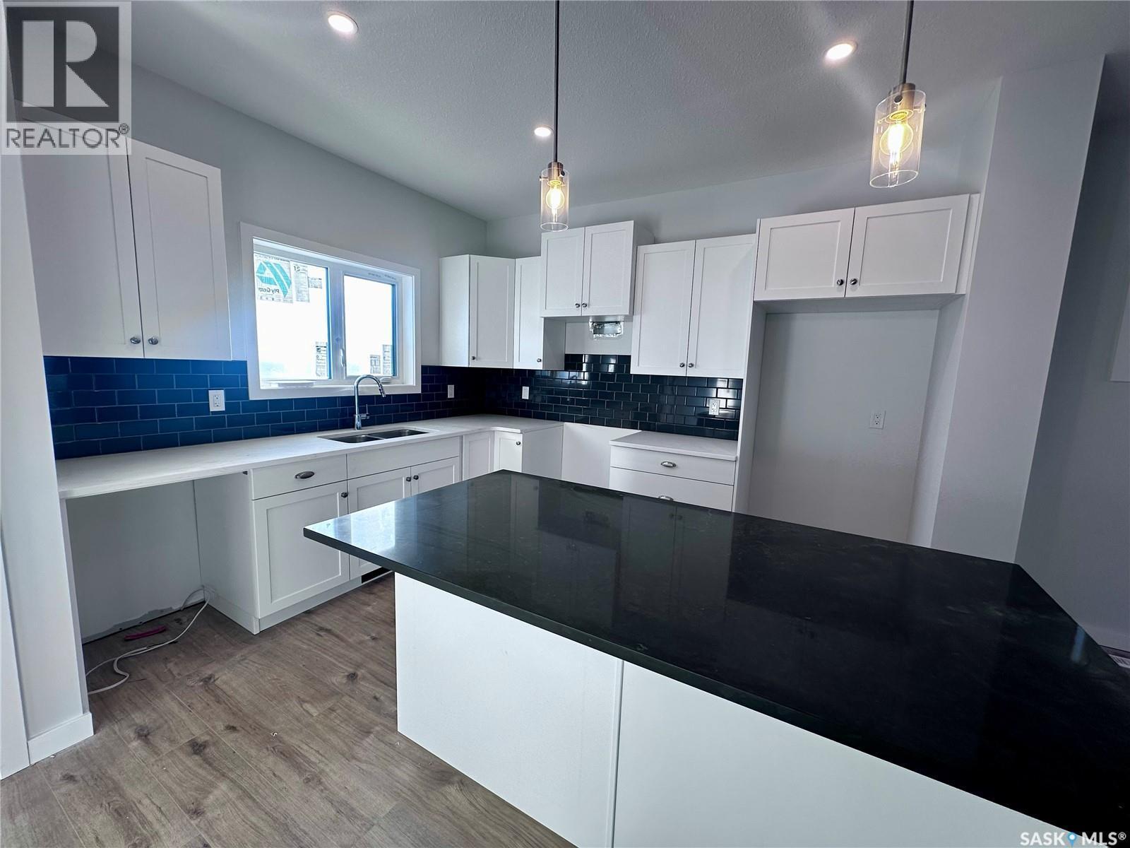 1121 Camden Gardens, White City, SK - Indoor Photo Showing Kitchen
