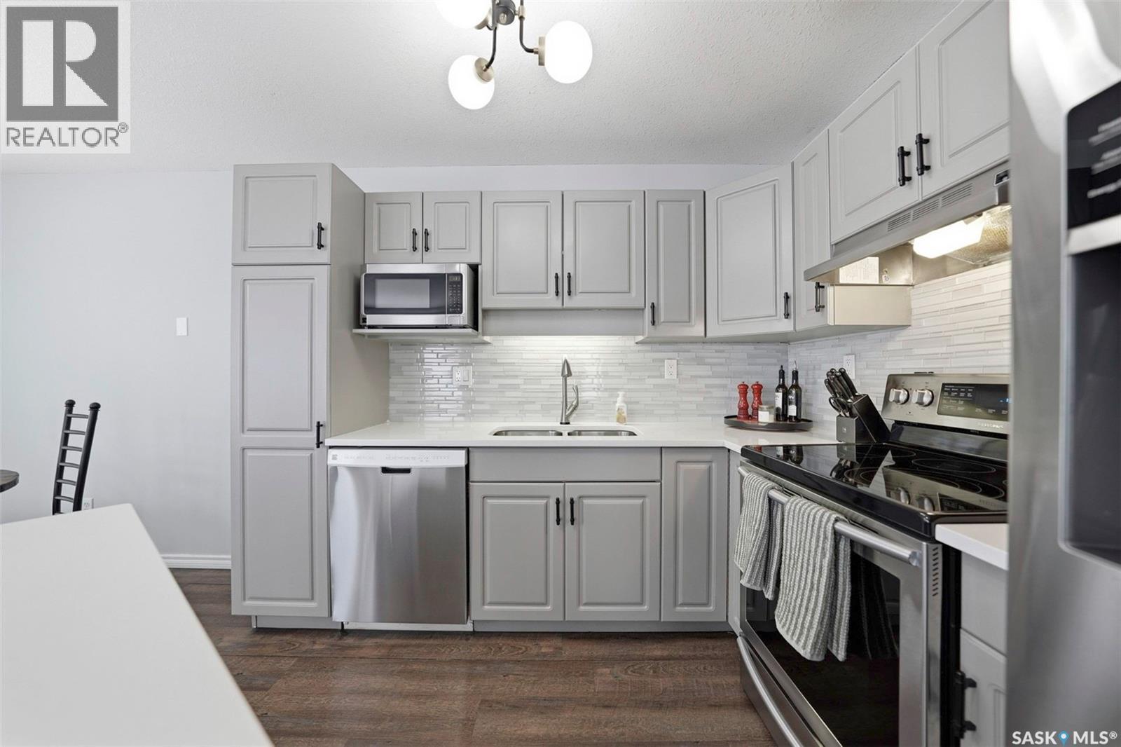 59 103 Banyan Crescent, Saskatoon, SK - Indoor Photo Showing Kitchen With Double Sink With Upgraded Kitchen