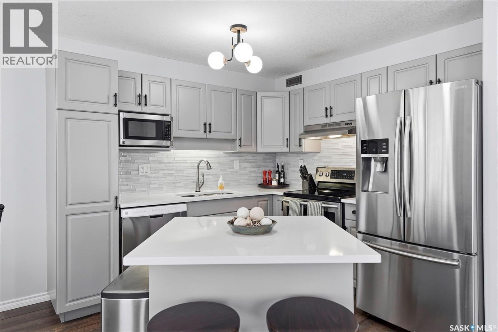59 103 Banyan Crescent, Saskatoon, SK - Indoor Photo Showing Kitchen With Upgraded Kitchen