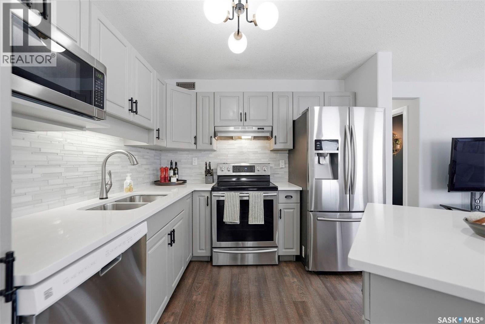 59 103 Banyan Crescent, Saskatoon, SK - Indoor Photo Showing Kitchen With Double Sink With Upgraded Kitchen