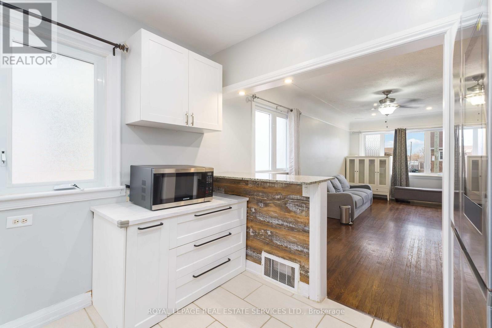 136 Ivon Avenue, Hamilton, ON - Indoor