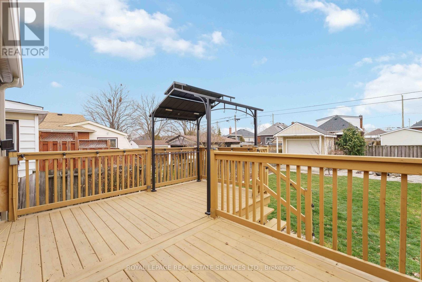 136 Ivon Avenue, Hamilton, ON - Outdoor With Deck Patio Veranda With Exterior
