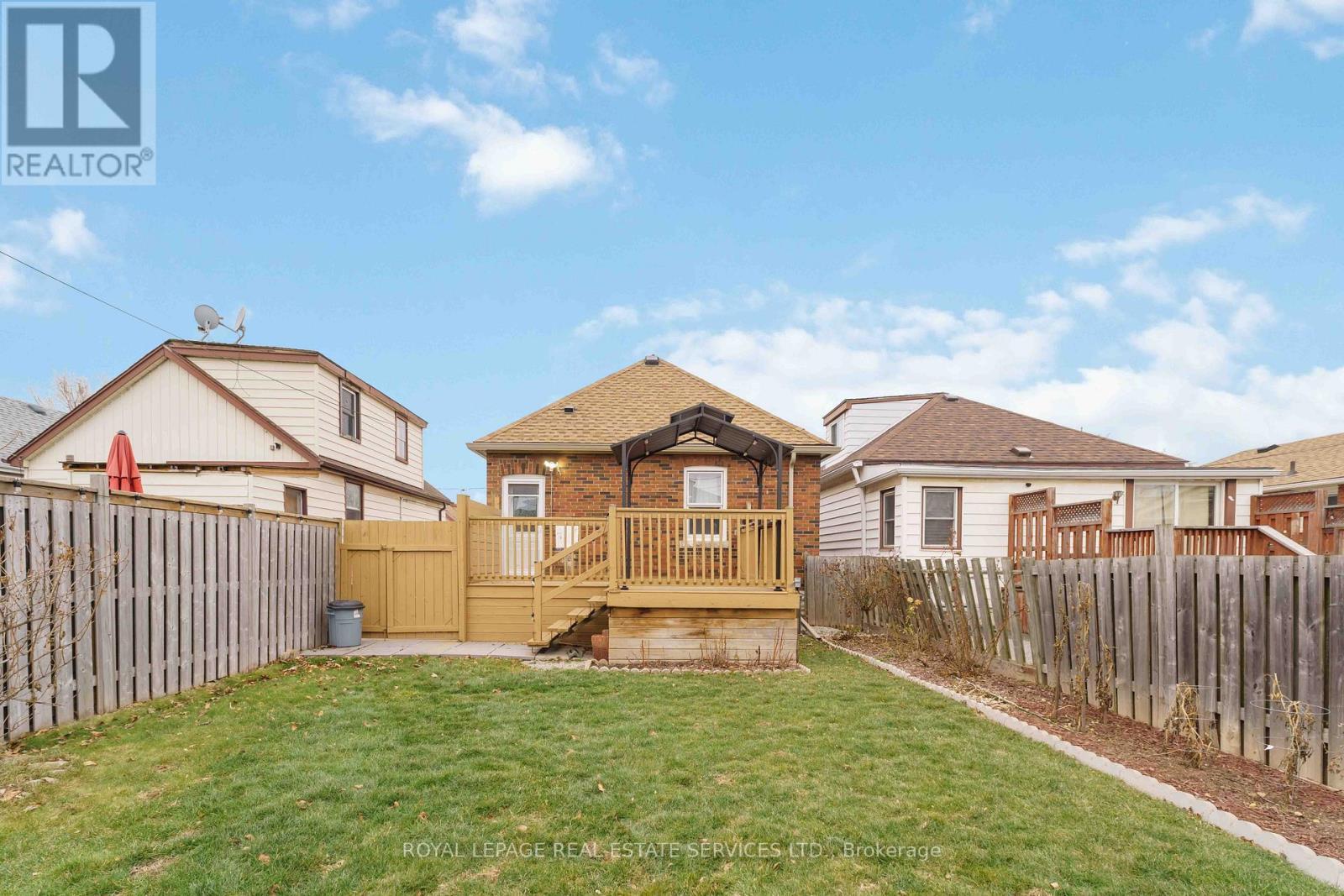 136 Ivon Avenue, Hamilton, ON - Outdoor With Deck Patio Veranda