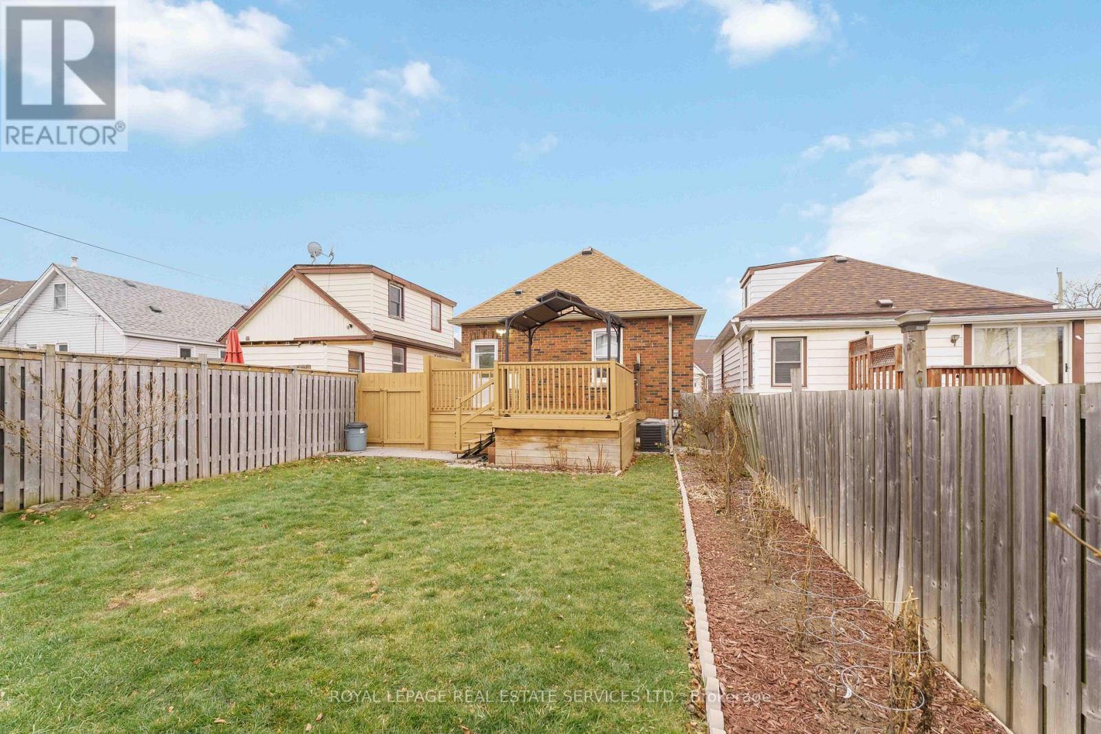 136 Ivon Avenue, Hamilton, ON - Outdoor With Deck Patio Veranda