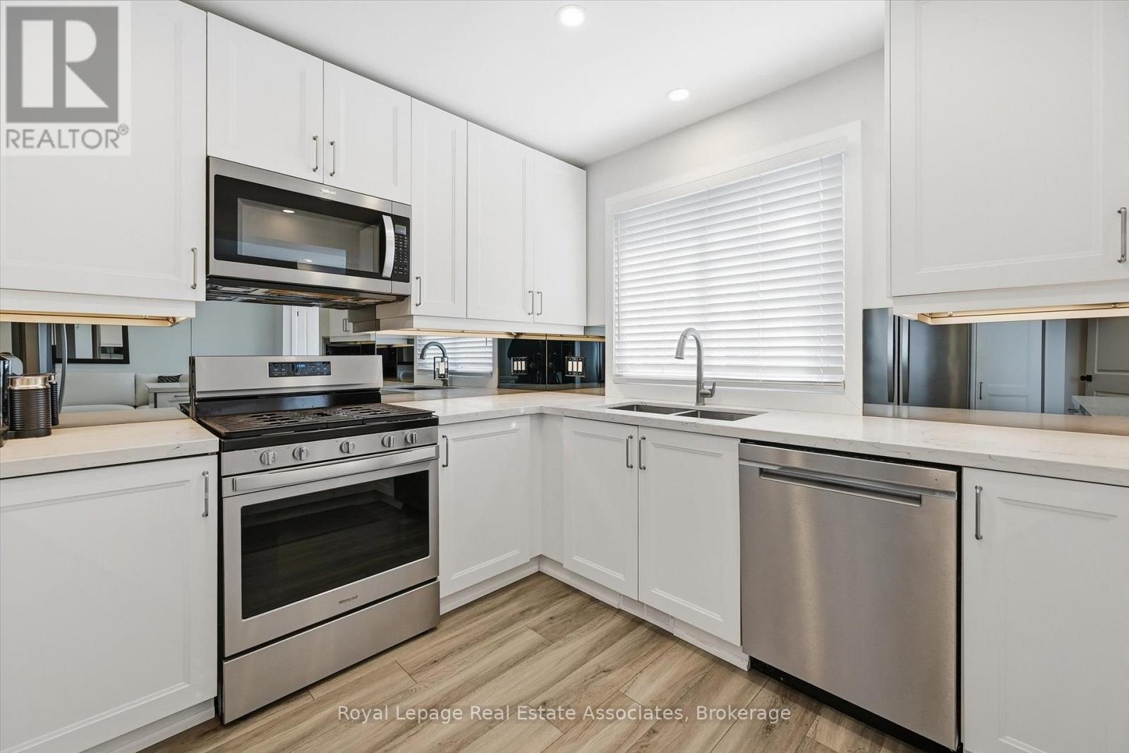 489 Timber Lane, Burlington, ON - Indoor Photo Showing Kitchen With Stainless Steel Kitchen With Double Sink