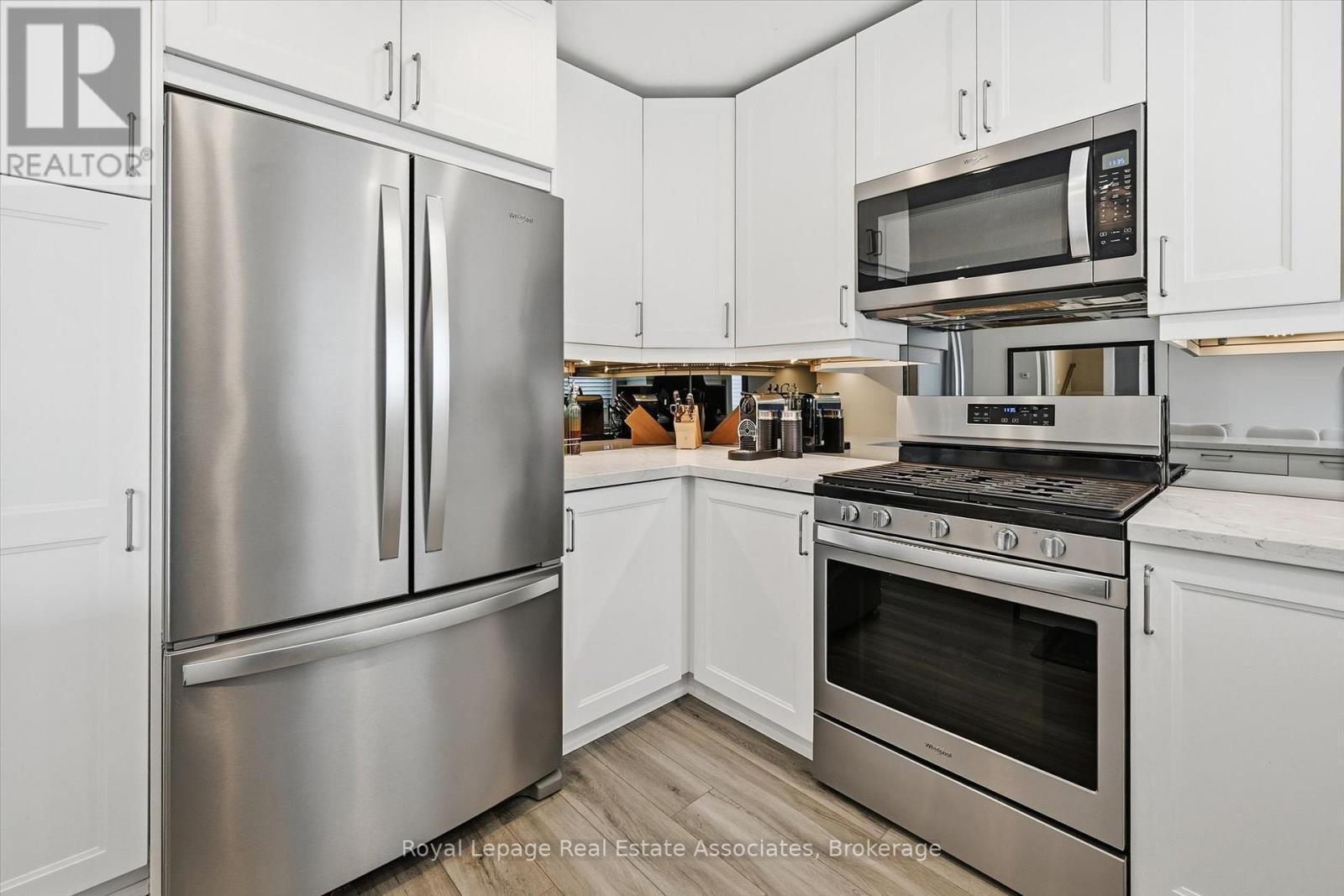 489 Timber Lane, Burlington, ON - Indoor Photo Showing Kitchen With Stainless Steel Kitchen
