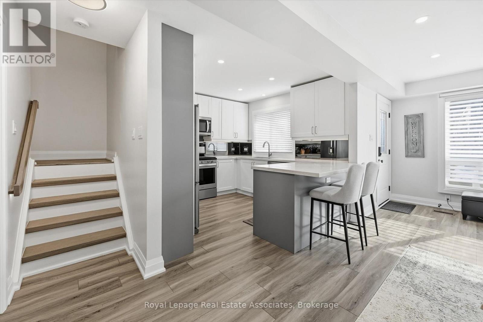 489 Timber Lane, Burlington, ON - Indoor Photo Showing Kitchen