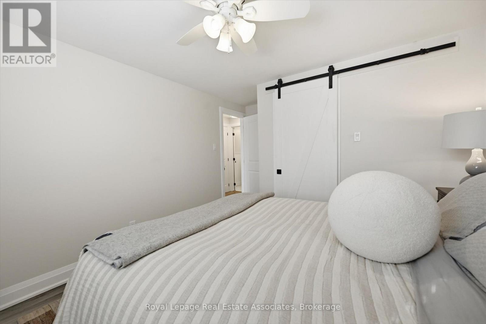 489 Timber Lane, Burlington, ON - Indoor Photo Showing Bedroom