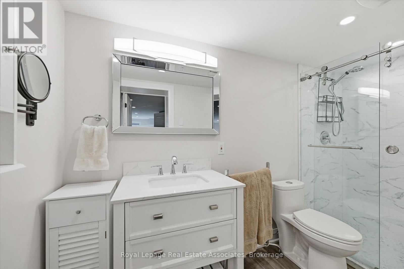 489 Timber Lane, Burlington, ON - Indoor Photo Showing Bathroom
