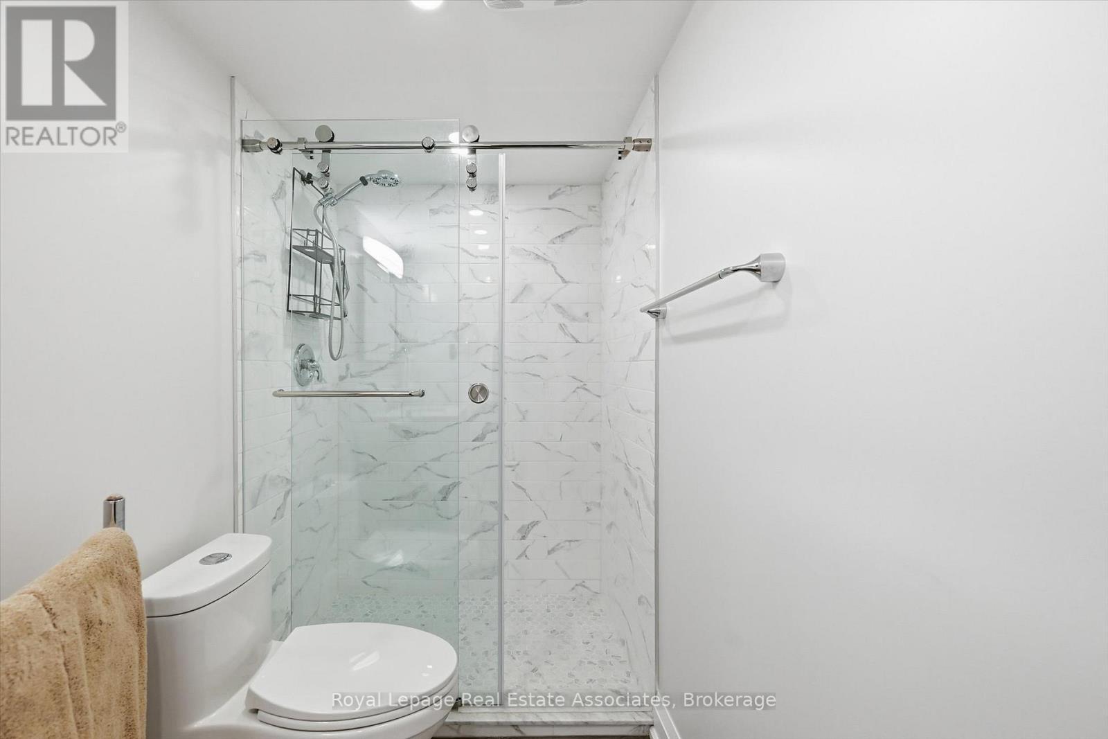 489 Timber Lane, Burlington, ON - Indoor Photo Showing Bathroom