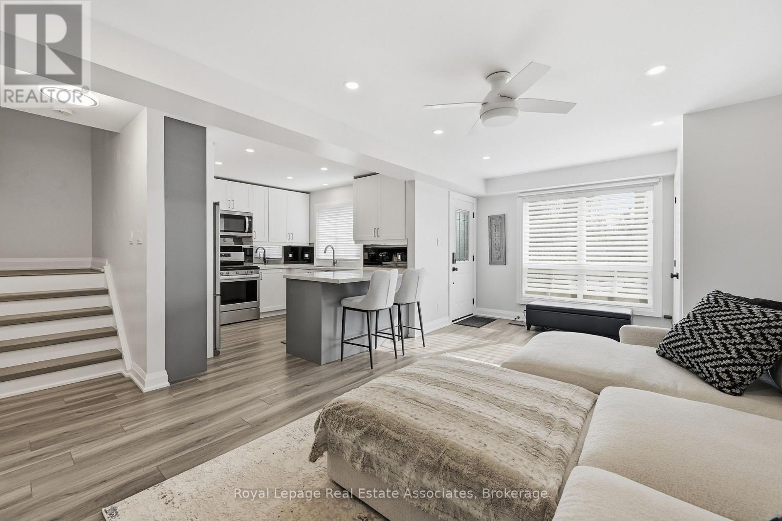 489 Timber Lane, Burlington, ON - Indoor Photo Showing Living Room