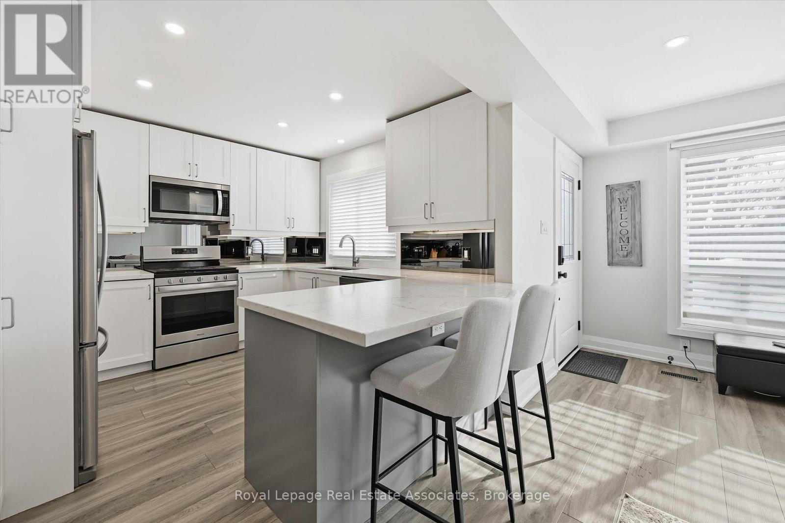 489 Timber Lane, Burlington, ON - Indoor Photo Showing Kitchen