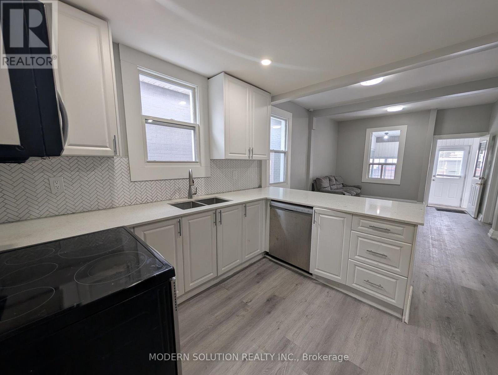 266 Beach Road, Hamilton, ON - Indoor Photo Showing Kitchen With Double Sink