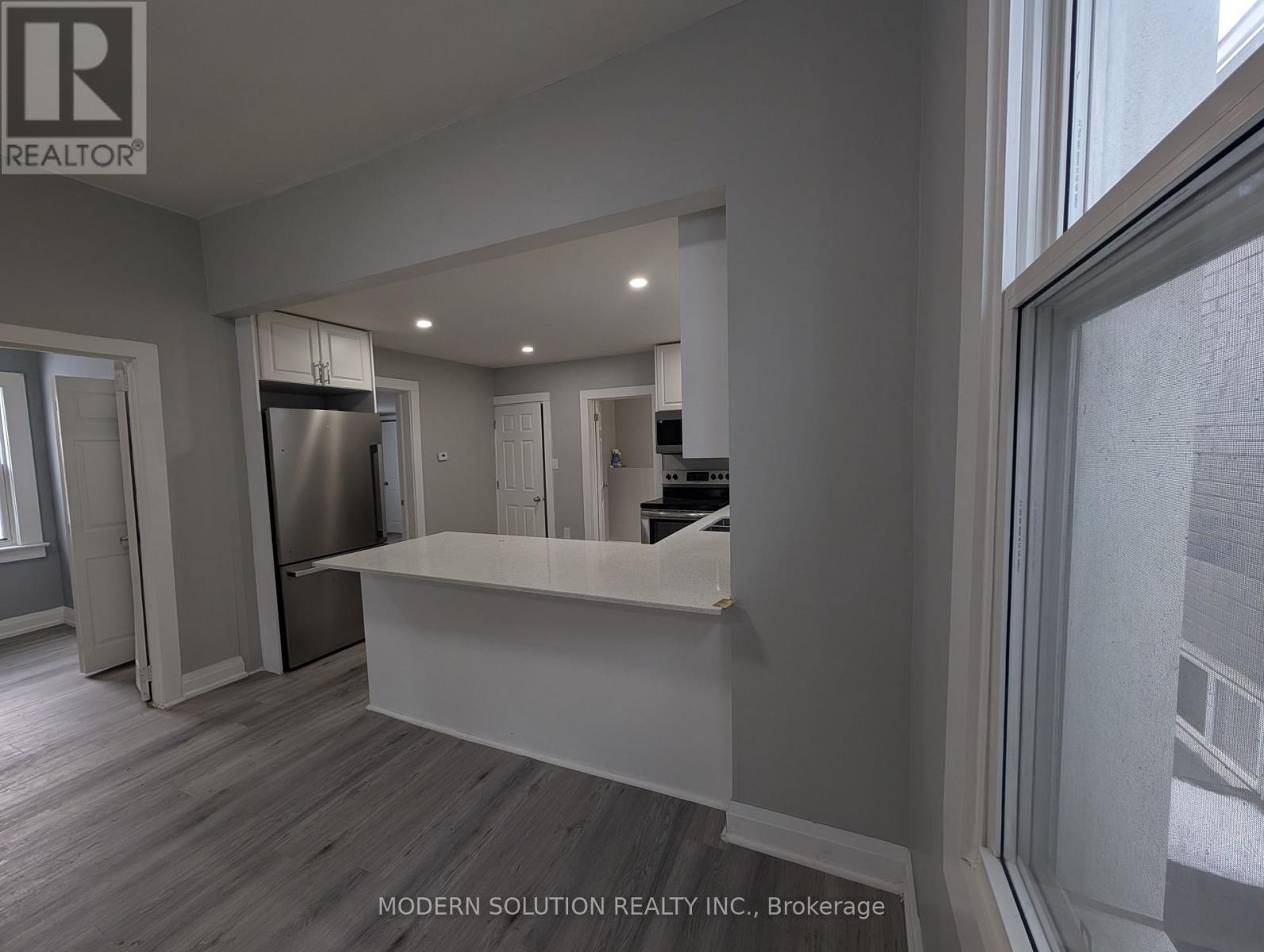 266 Beach Road, Hamilton, ON - Indoor Photo Showing Kitchen